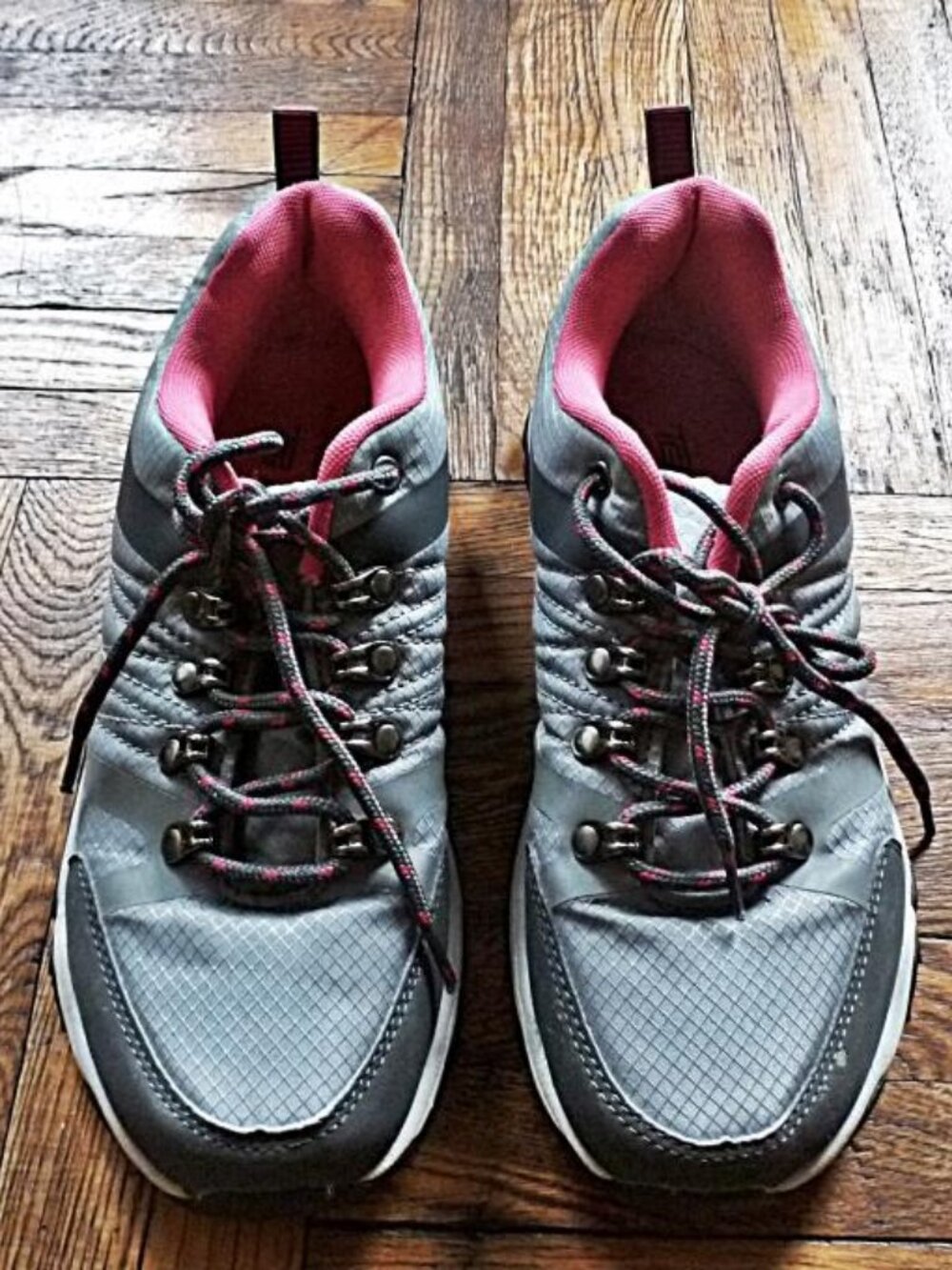 NWOT - Tek Gear Sdyney Lace-Up Women's Athletic Shoes in Gray/Pink